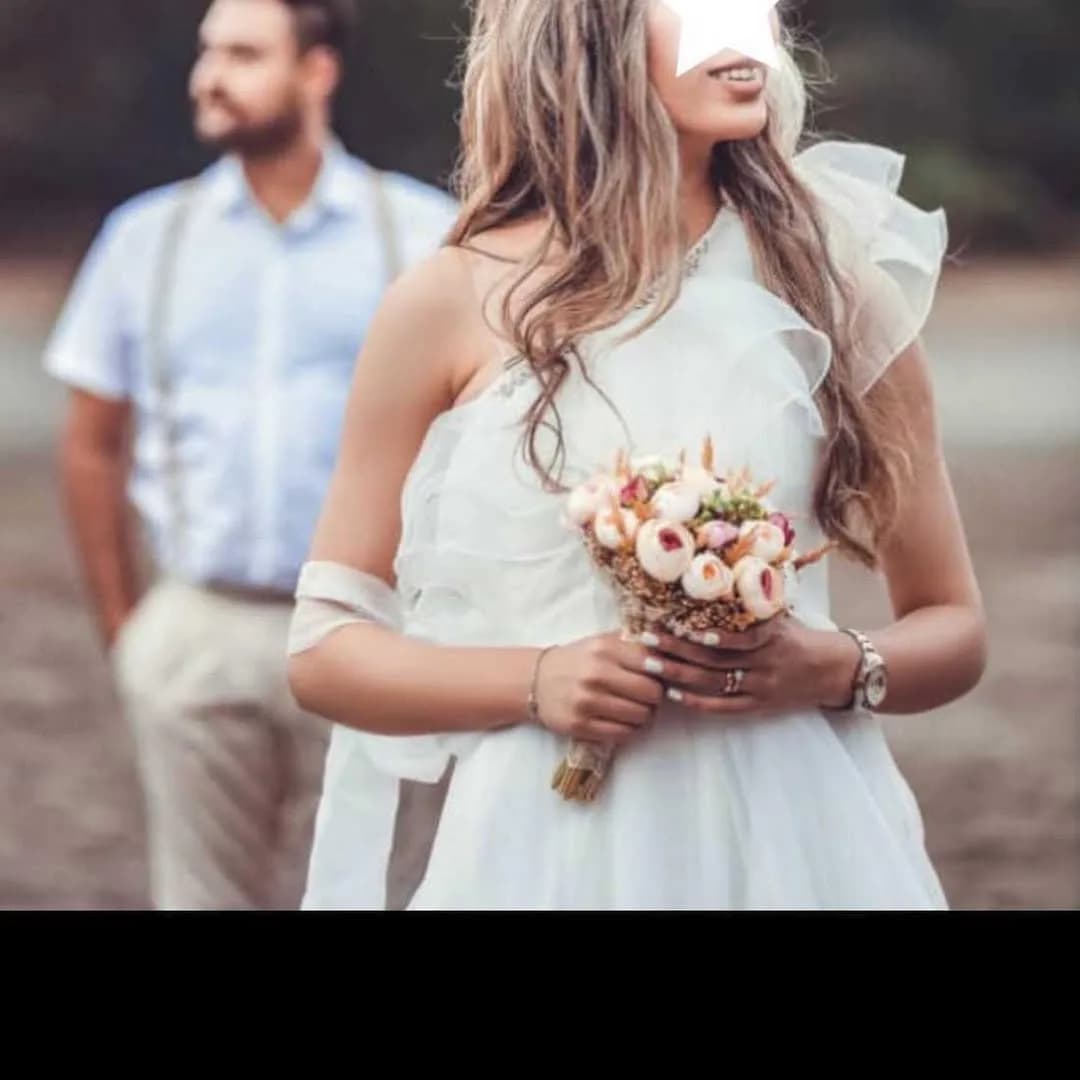 لباس فرمالیته نامزدی حریر سایز ۳۶/۳۸، رنگ سفید، جنس توری، تک شانه، بلند، گشاد