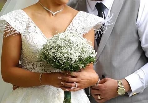لباس عروس، رنگ سفید، جنس توری، طرح گلدوزی، بلند، آستین کوتاه، یقه V