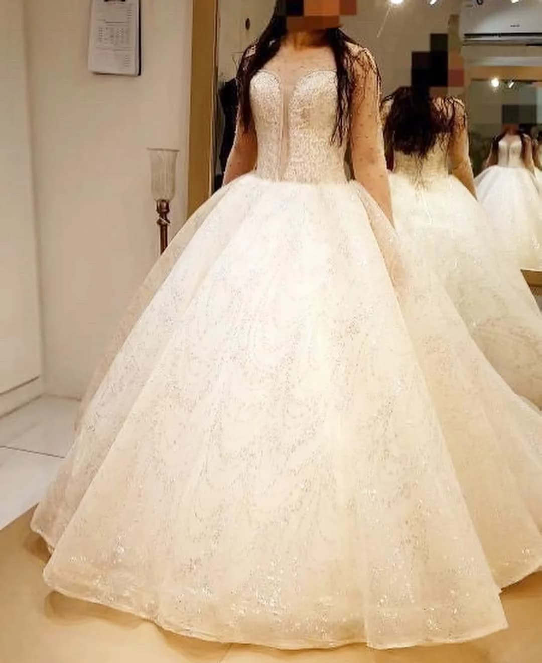 لباس عروس گندوزی سایز ۳۶ و ۳۸، رنگ سفید و کرم، جنس توری، طرح گلدوزی، بلند، آستین بلند، پفدار