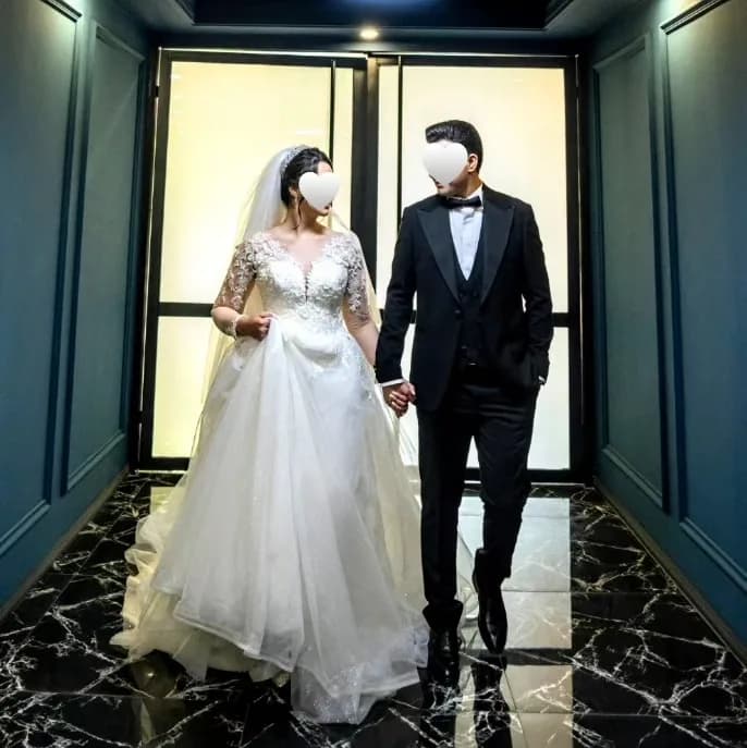 لباس عروس دانتل ترک با ژپون، رنگ سفید، جنس توری، طرح گلدوزی، بلند، یقه وی، آستین بلند