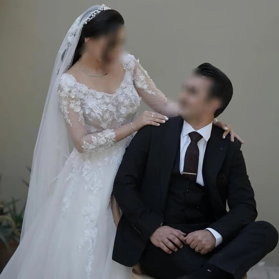 لباس عروس دامن A-line گل برجسته — رنگ سفید — نمای رویتن — گل برجسته