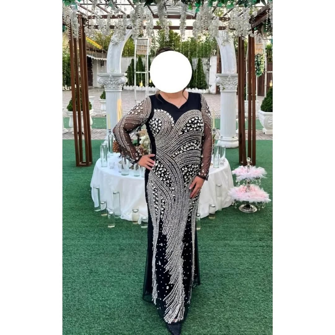 لباس شب سنگ‌دوزی، رنگ مشکی، جنس تور و حریر، بلند، آستین‌بلند، جذب
