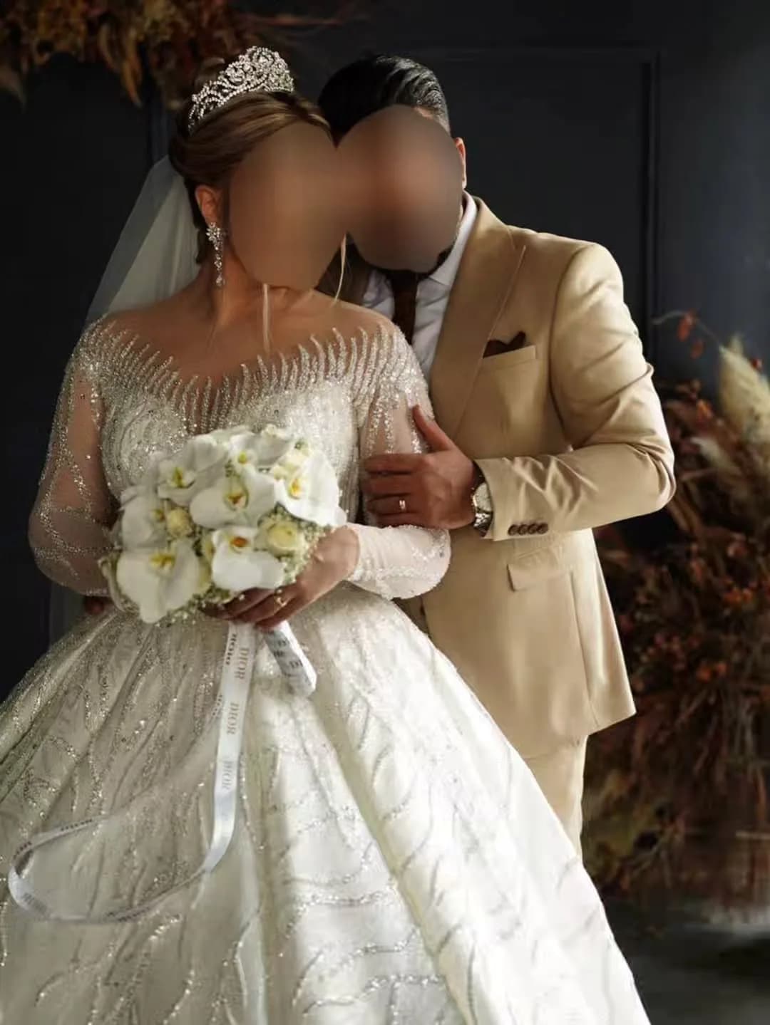 لباس عروس شاین، رنگ سفید و کرم، جنس ساتن و تور، طرح طرحدار، بلند، آستینبلند، پفی