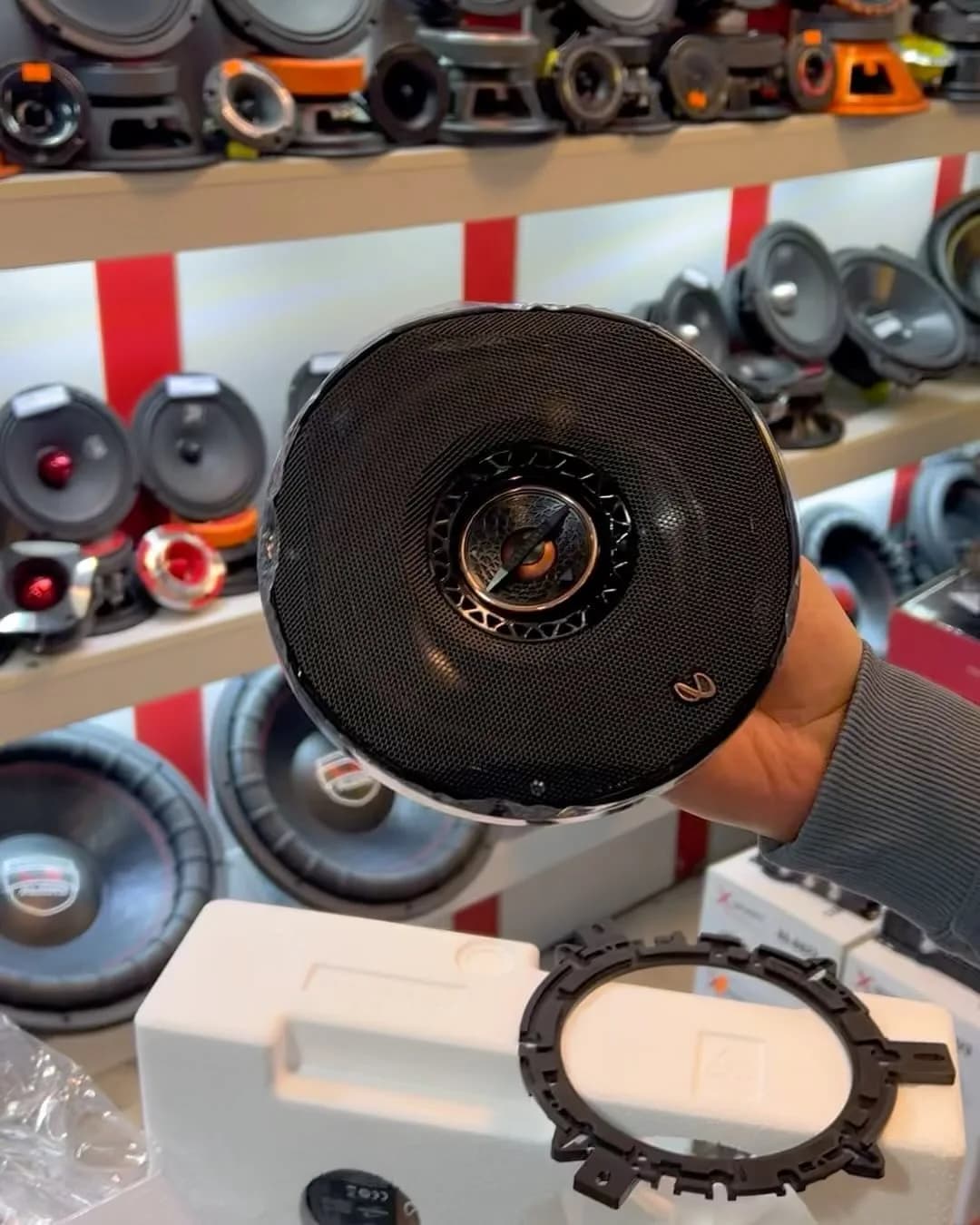 باند گرد ۶ اینچ اینفینیتی REF-6532ix، رنگ مشکی و مسی