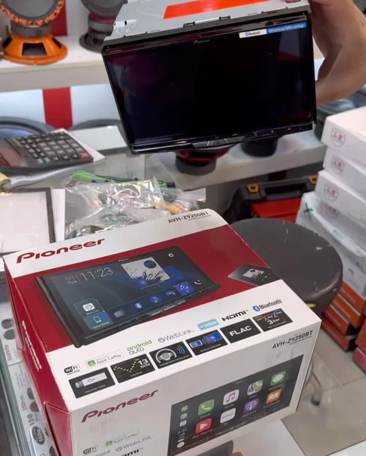 پخش تصویری دودین پایونیر AVH-Z9250BT، رنگ سیاه و نقره‌ای، جنس پلاستیک و فلز، پنل تصویری داشبورد