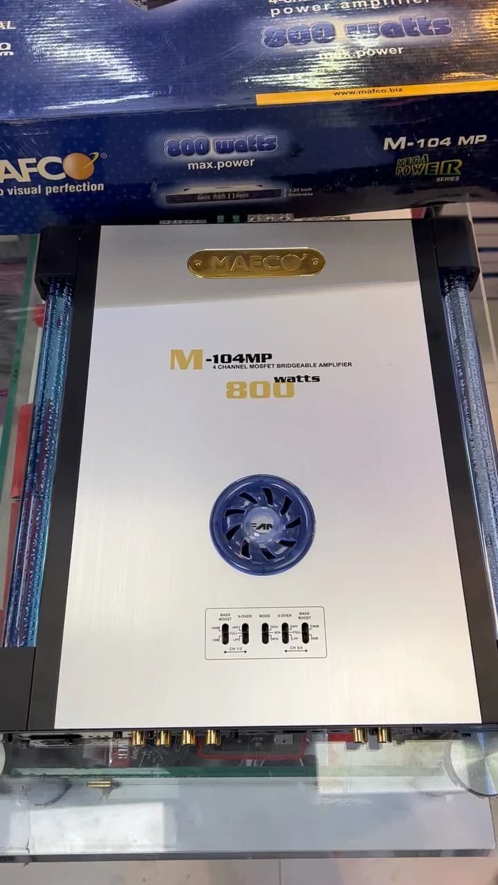 آمپلی فایر خودرو مافکو M104، رنگ نقره‌ای و مشکی، جنس فلز و پلاستیک، مستطیلی، ۴ کانال