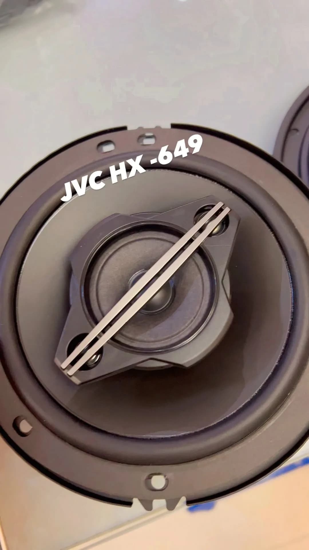 باند گرد ۶ اینچ HX 649 جی وی سی، رنگ مشکی و نقره‌ای، جنس پلاستیک و فلز، باند گرد خودرو