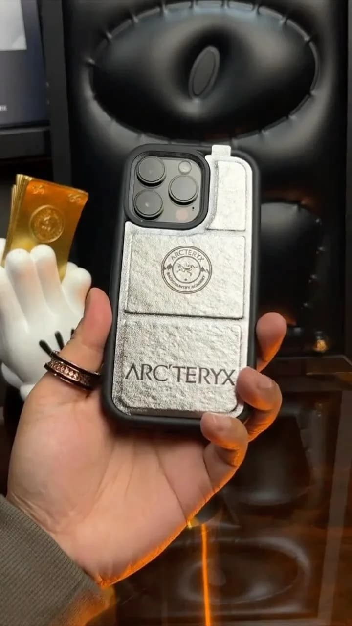 قاب استندشو مگنتی آرکتریکس ARC'TERYX، رنگ نقرهای و مشکی، دارای جای کارت