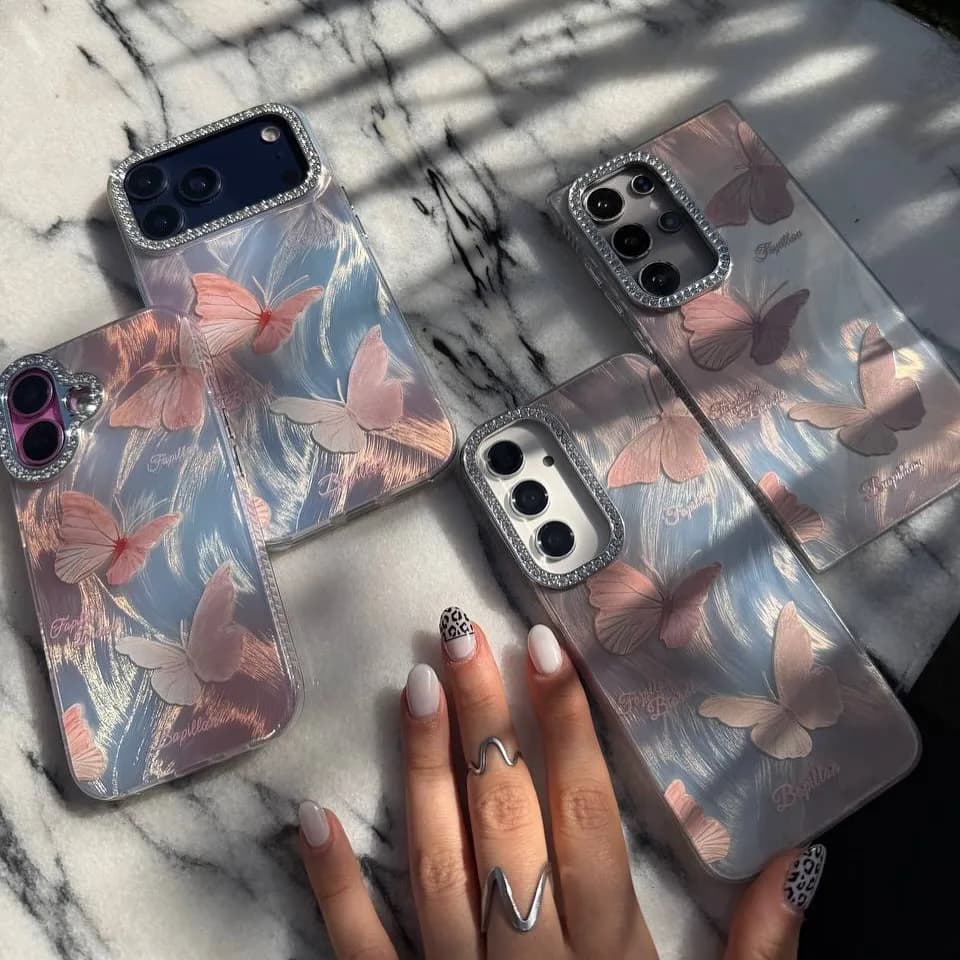 قاب پروانه در مه