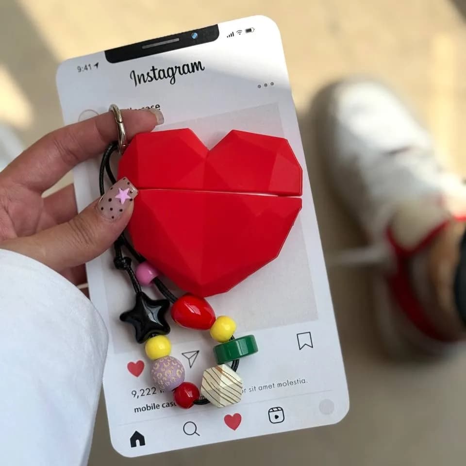 کاور ایرپاد قلب قرمز با آویز، جنس سیلیکون، مدل لب