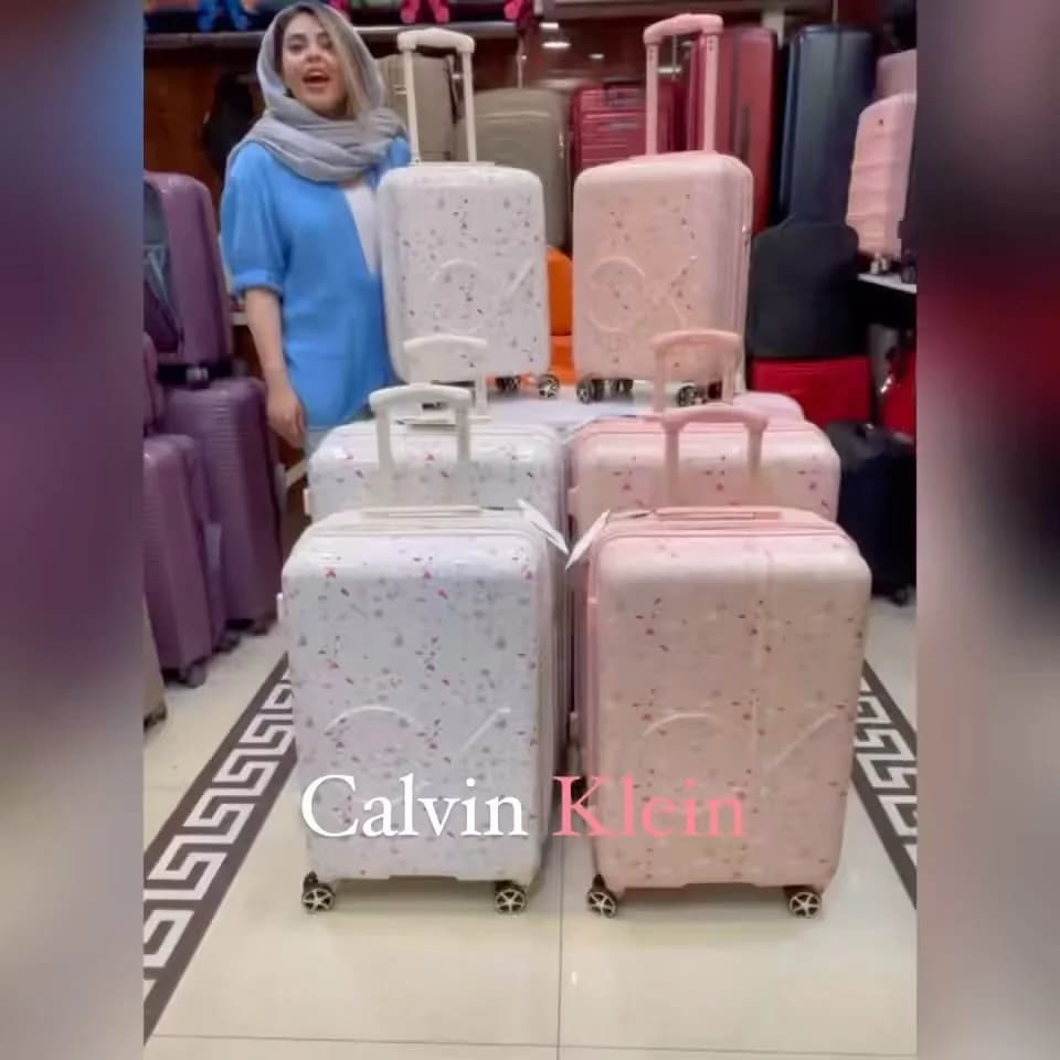 چمدان چهارچرخ دوبل، رنگ سفید و صورتی، جنس پلاستیک، سخت، چرخدار، در سایزهای مختلف