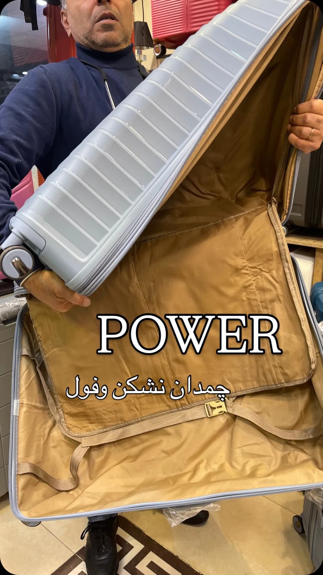 چمدان، رنگ آبی روشن و قهوه‌ای، جنس پلاستیک، چمدان چرخ‌دار، سخت