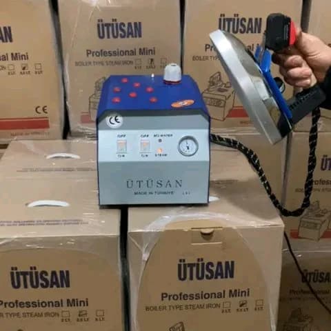 اتو مخزن‌دار ۳٫۵ لیتری Ütüsan، رنگ آبی و خاکستری، جنس فلز، صنعتی، دیگ‌دار