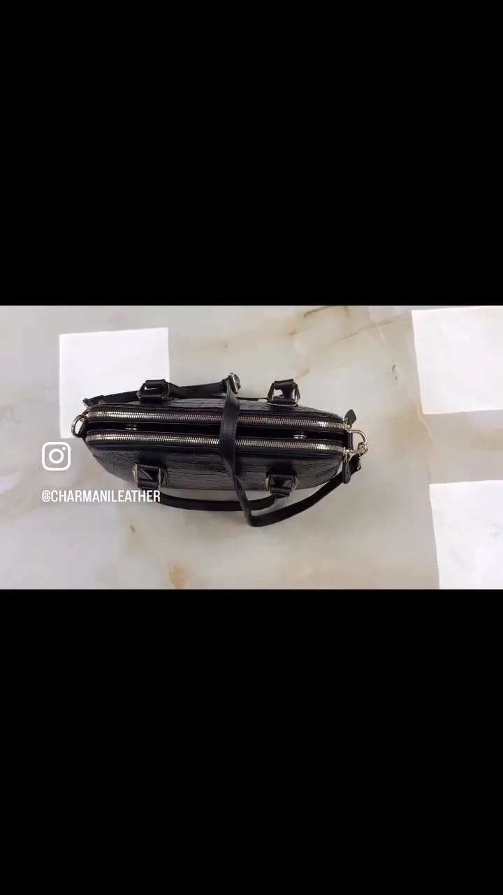 کیف دوشی چرمی مدل لیا چرمانی، رنگ سیاه، مستطیلی