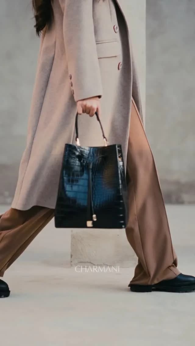 کیف دستی زنانه چرم مشکی کروکو، طرح طرح حیوانی، دستی متوسط