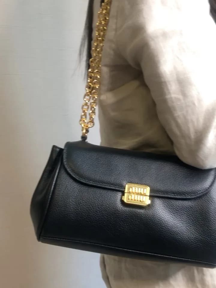 کیف دوشی مشکی، جنس چرم، کیف دوشی با بند زنجیری