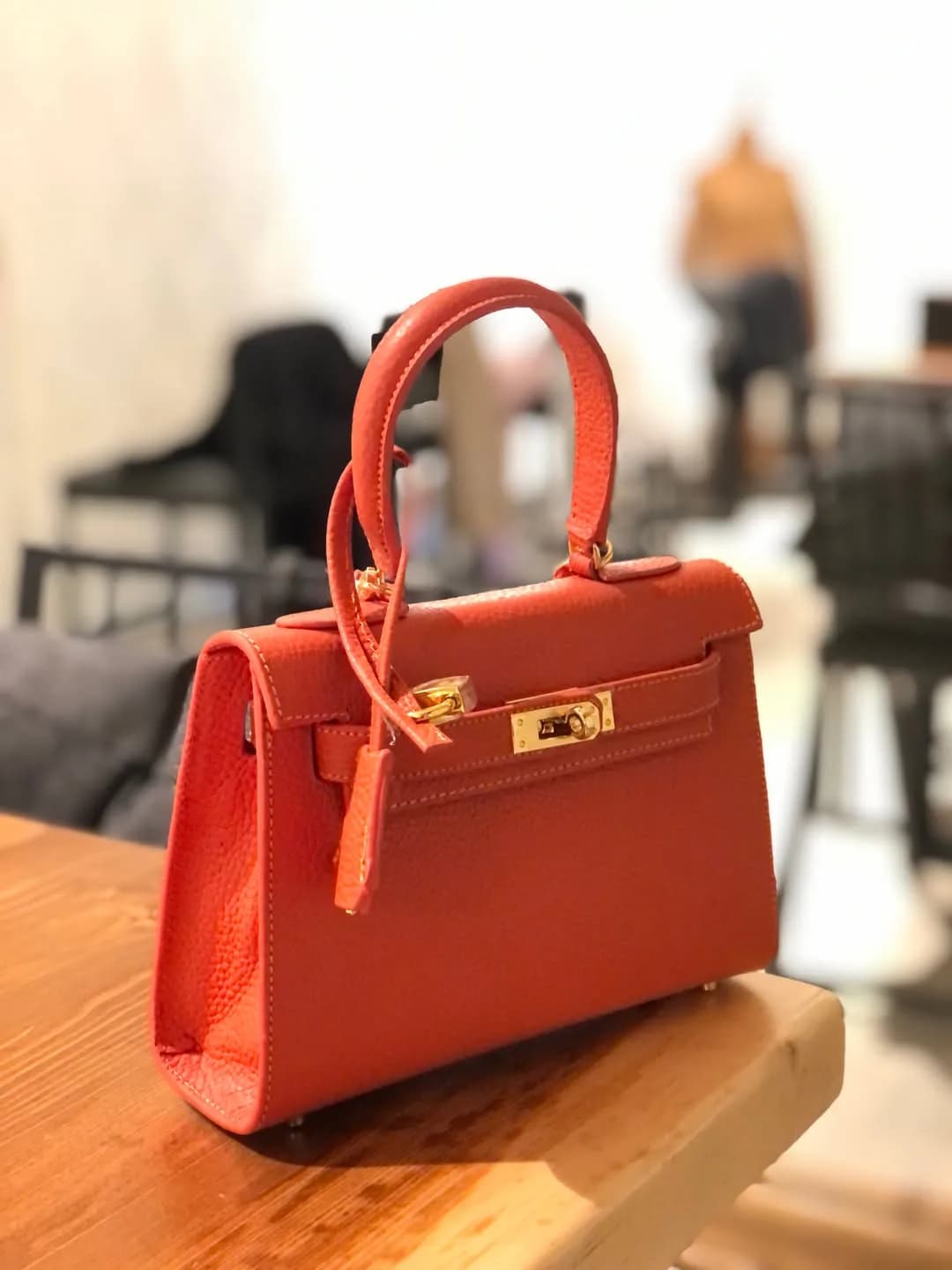 کیف زنانه چرم طبیعی ۱۲۲۱، رنگ نارنجی، دستی و دوشی