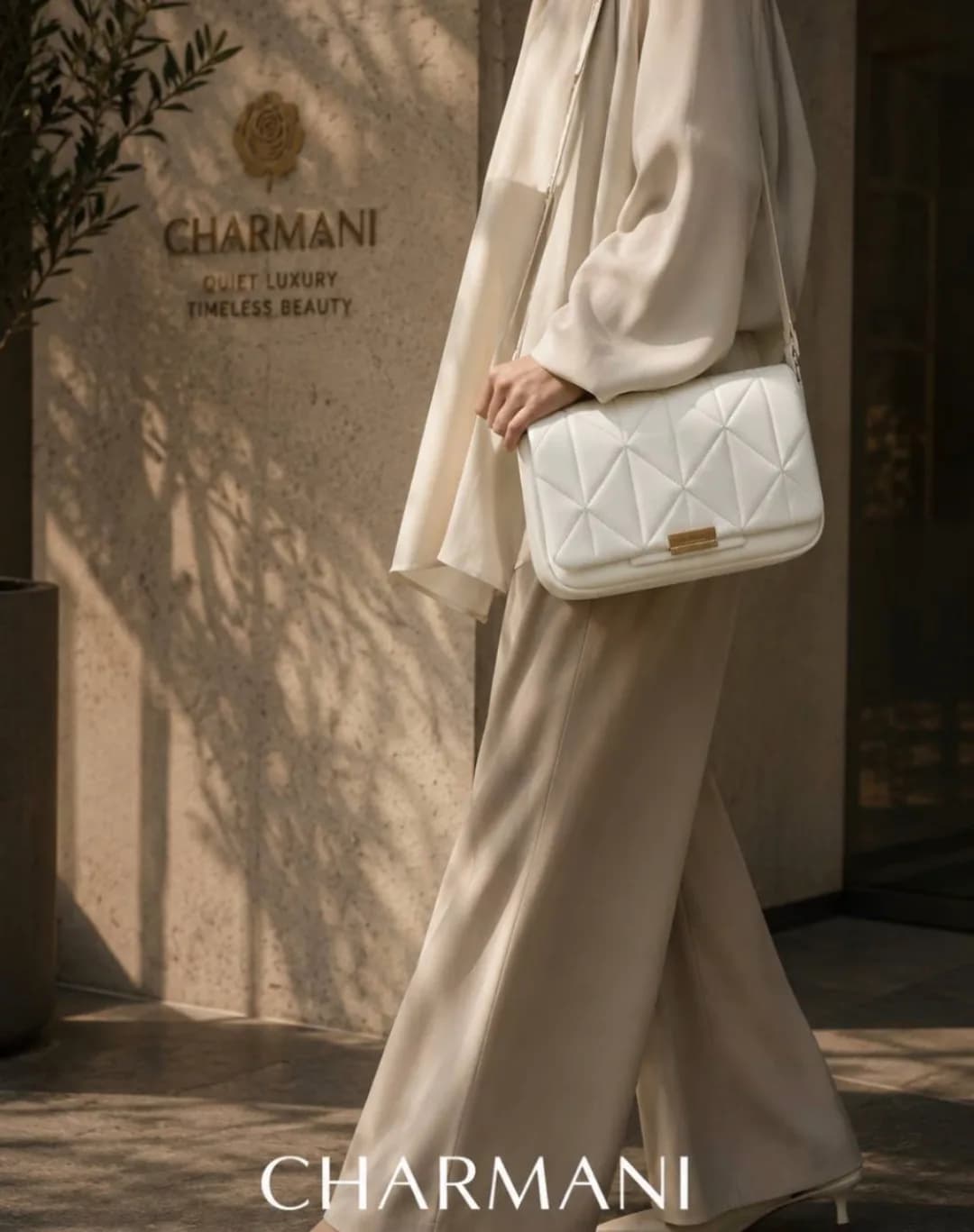 کیف دوشی زنانه x3-135 Charmani، رنگ سفید، جنس چرم، طرح هندسی، مستطیلی
