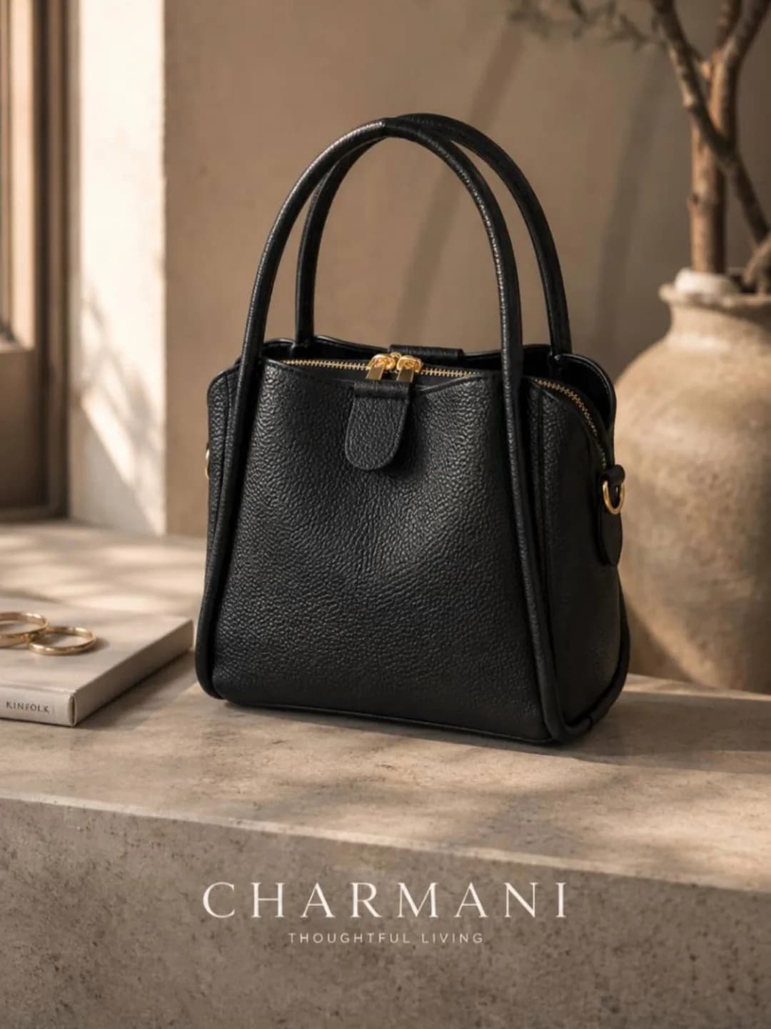 کیف زنانه لنا Charmani، رنگ مشکی و طلایی، جنس چرم، دستی