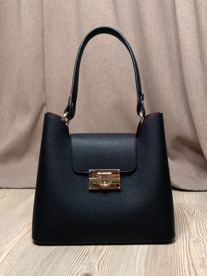 کیف چرمی Charmani، رنگ مشکی، دستی، چهارگوش