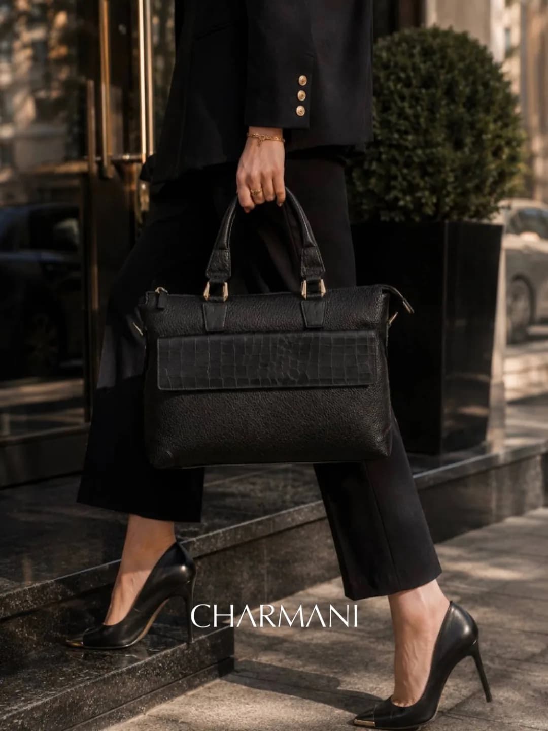 کیف اداری زنانه چرم طبیعی نوشا، رنگ مشکی، دستی، مستطیلی