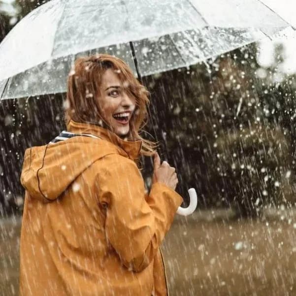 چتر شیشهای شفاف زنانه هشت فنر تانک، جنس پلاستیک، دستی، دایرهای