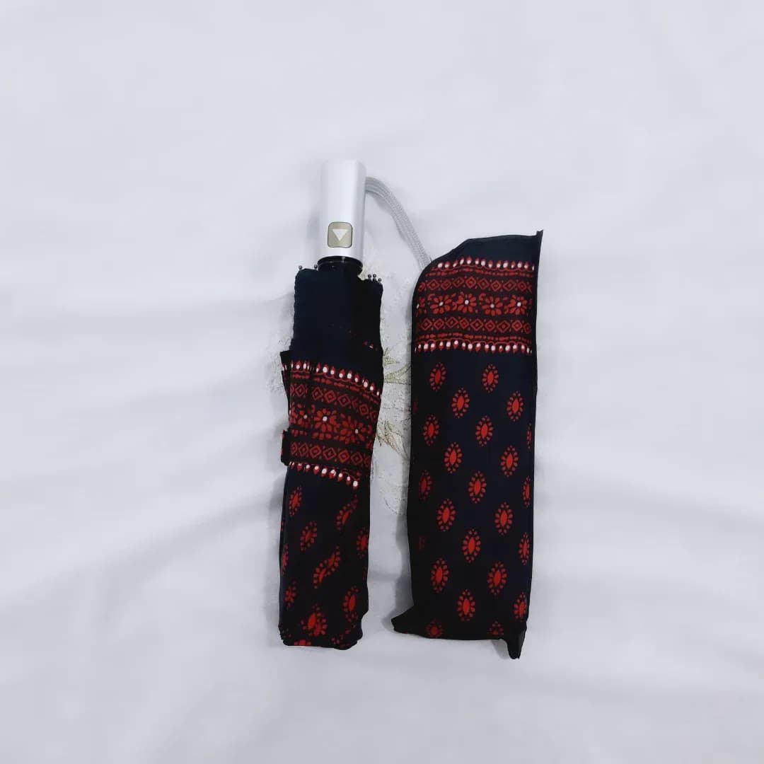 چتر تاشو نیمه اتومات طوفان، رنگ مشکی و قرمز، جنس پارچه، طرح هندسی، چتر تاشو جیبی