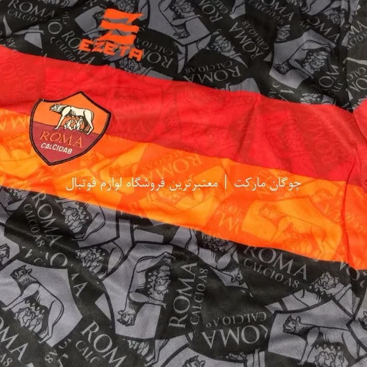 کیت تیم رم ۲۰۲۳، رنگ سفید، قرمز، نارنجی و مشکی، طرح هندسی، تیشرت آستینکوتاه ورزشی