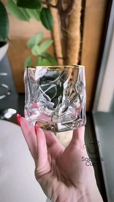 لیوان دفرمه وارداتی ۲۸۰ میلیلیتر، رنگ شفاف و طلایی، جنس شیشه، کنگرهدار، بدون دسته