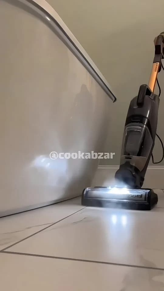 جاروبرقی شوینده بیسل، رنگ مشکی و طلایی، جنس پلاستیک، ایستاده شارژی