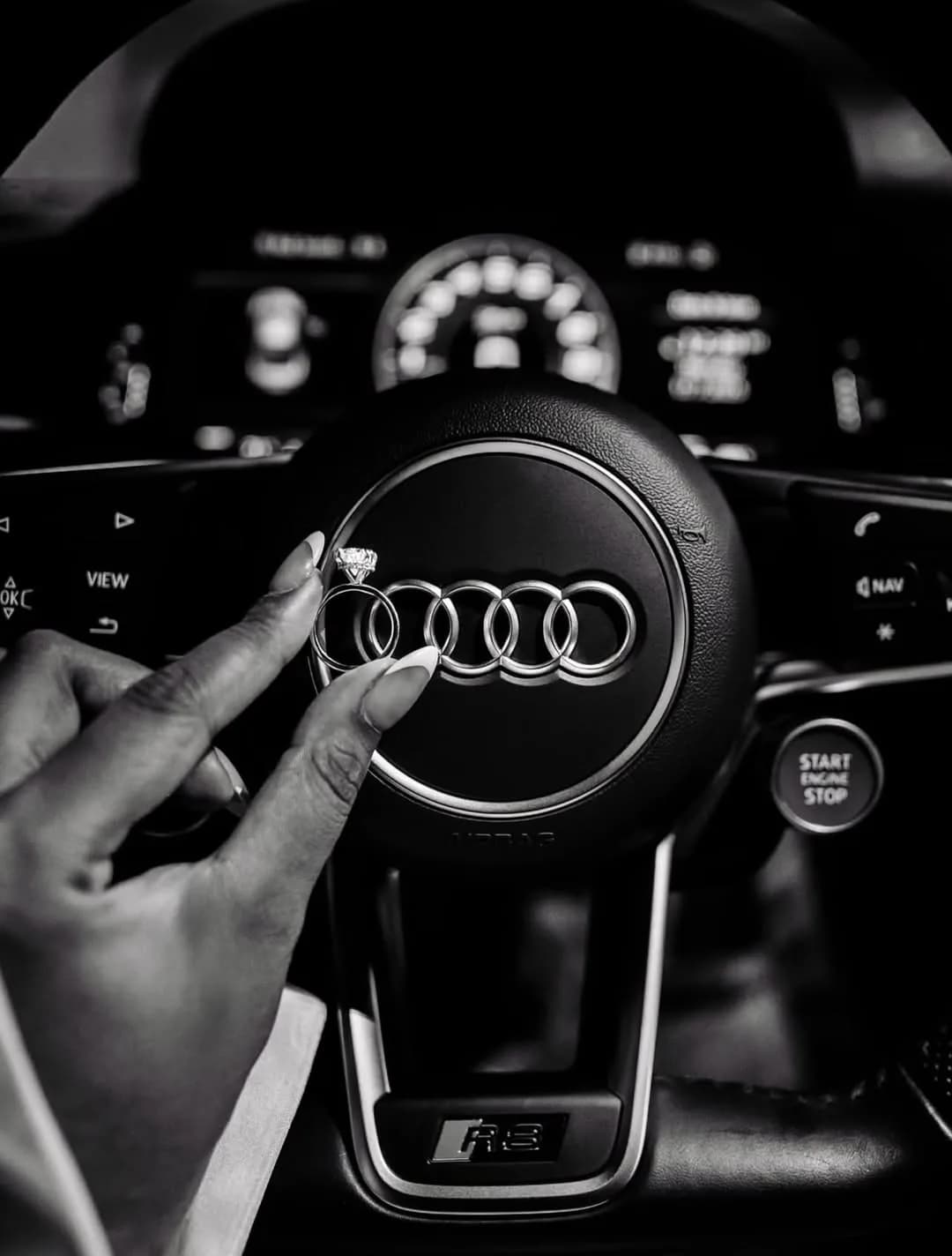 انگشتر حلقه تک‌نگین، رنگ نقره‌ای، جنس فلز
