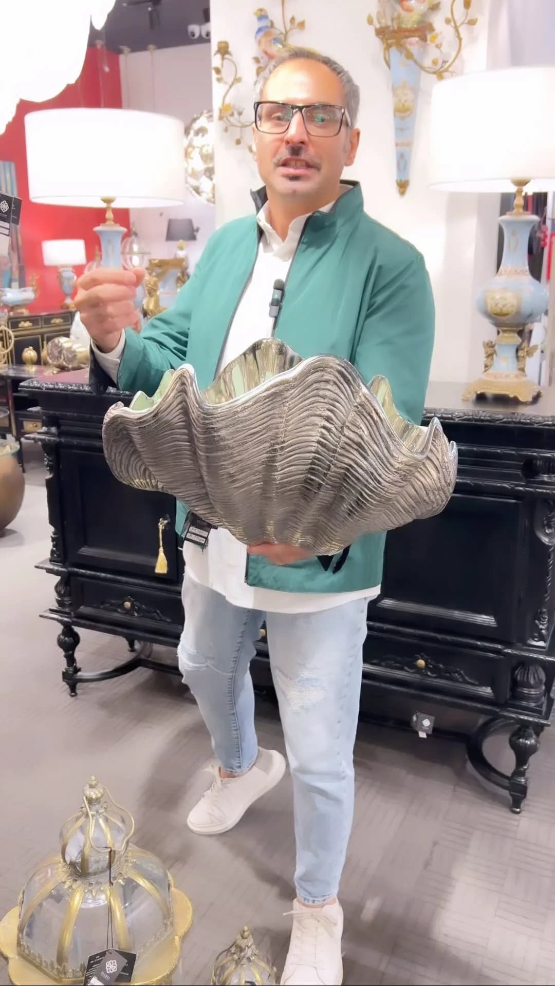 گلدان ارکیده با ۱۶ شاخه گل