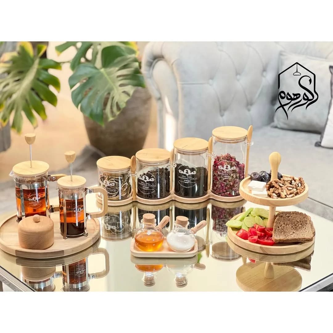 بانکه و جاادویه، رنگ قهوهای و شفاف، جنس شیشه و چوب، استوانهای و مکعبی