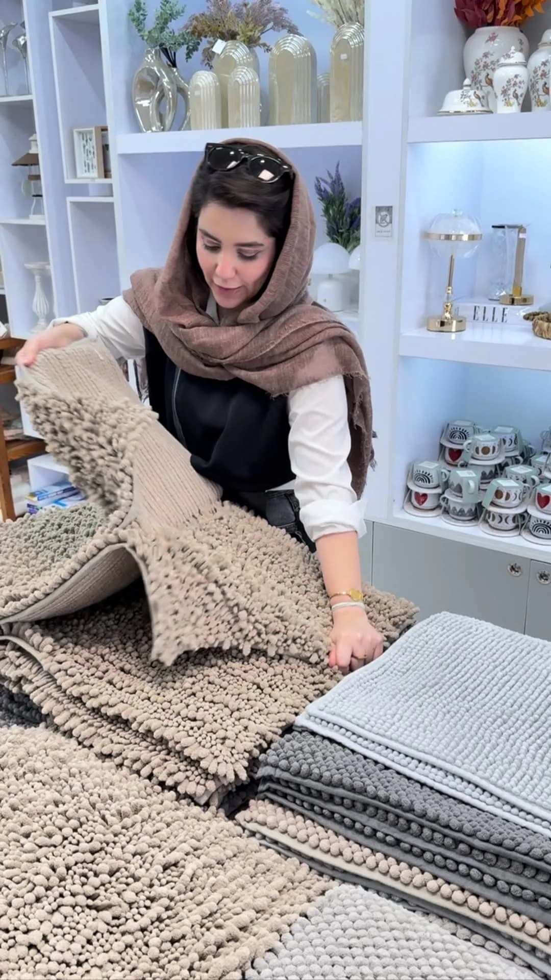 پادری ماکارونی ۵۰x۸۰، رنگ کرم و خاکستری، جنس پارچه و پشمی، مستطیلی پرزدار