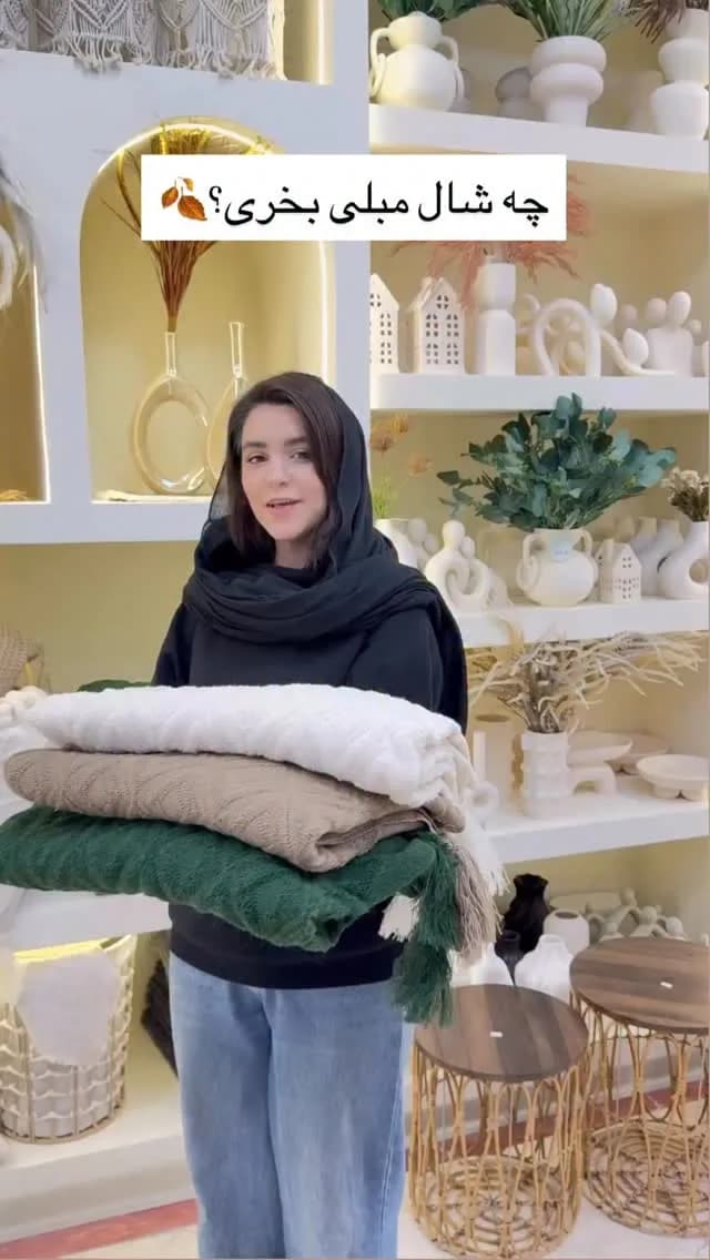 شال مبل ۱۷۰×۱۴۰، رنگ سفید، کرم و سبز، جنس بافتنی، مستطیلی با ریشه