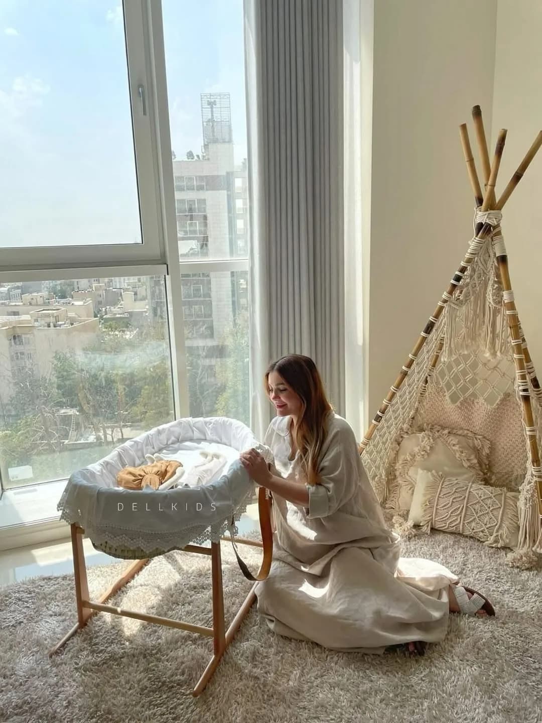 گهواره حصیری چوبی نوزاد، رنگ سفید و کرم، جنس پارچه، گهواره نوزادی پایهدار