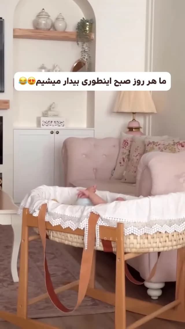 گهواره حصیری چوبی نوزاد، رنگ سفید و کرم، جنس پارچه، گهواره حصیری پایهدار