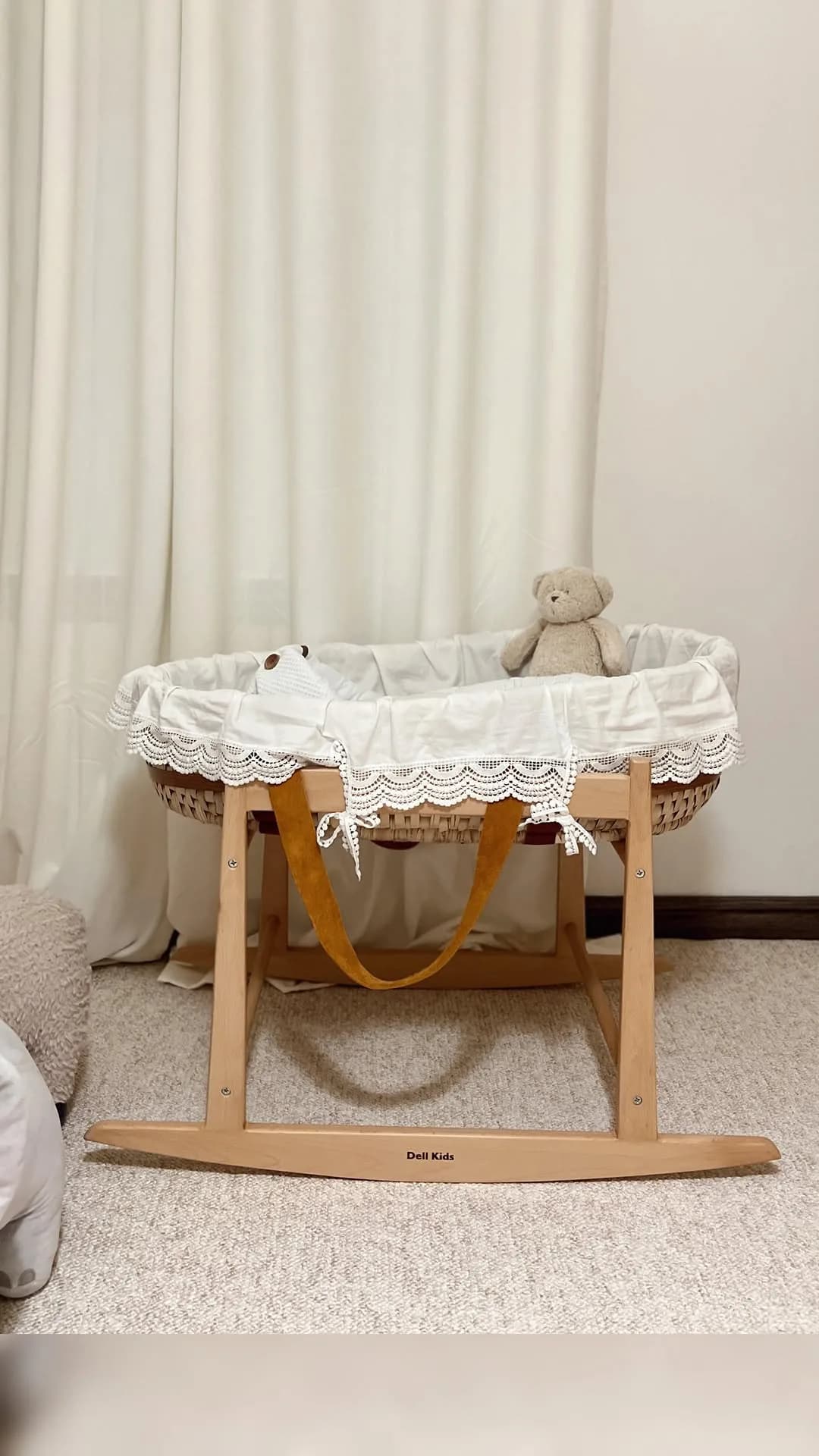 گهواره حصیری چوبی نوزاد، رنگ کرم و سفید، گهواره پایهدار حصیری