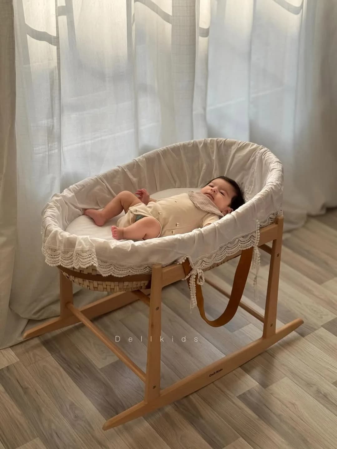 گهواره حصیری چوبی نوزاد با تشک و بالشت