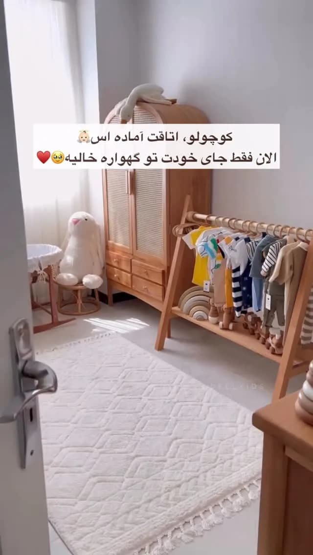 کمد لباس بچگانه، رنگ قهوهای روشن، جنس چوب، دو درب، دارای کشو
