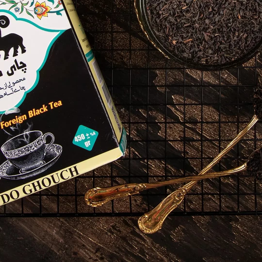 چای سیاه خارجی دوقوچ، رنگ طلایی و مشکی، جنس مقوا و فلز، طرح گلدار، جعبه مقوا چای