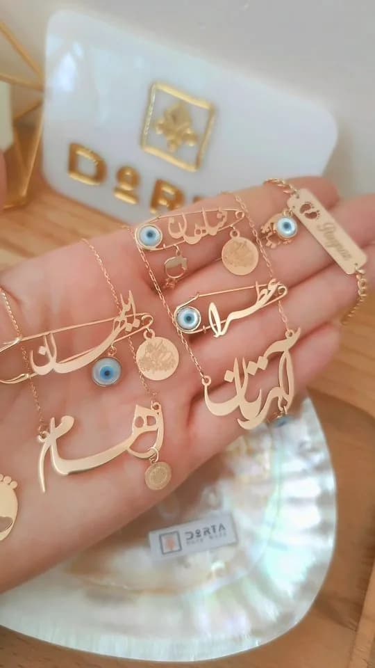 سنجاق سینه و پلاک طلا اسم، رنگ طلایی و آبی، سنجاق سینه با آویز