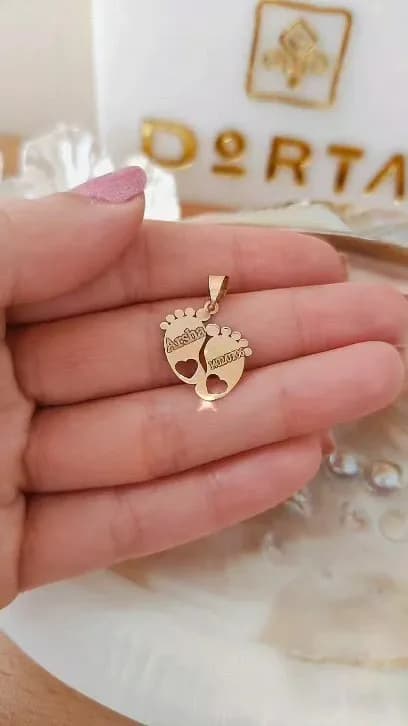 پلاک گردنبند طرح پای کودک طلا ۱۸ عیار، رنگ طلایی، طرح پای نوزاد