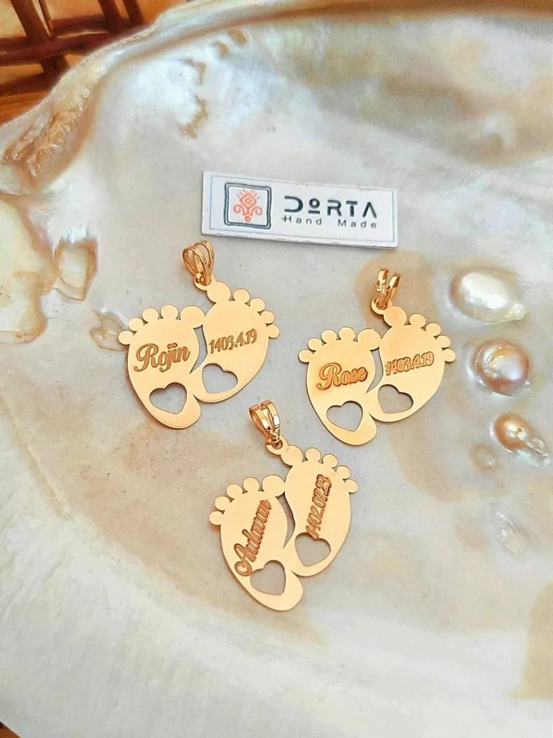 پلاک طرح پای کودک با حکاکی