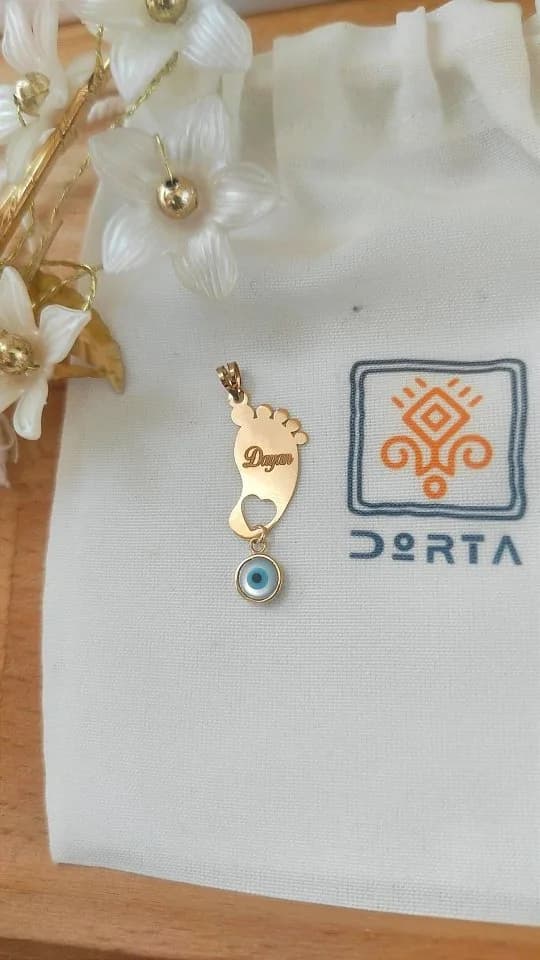 پلاک پای کودک با آویز چشمنظر