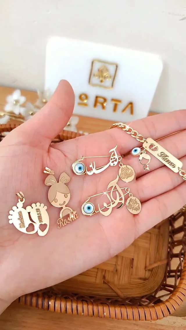 پلاک و آویز طلای اسم کودک
