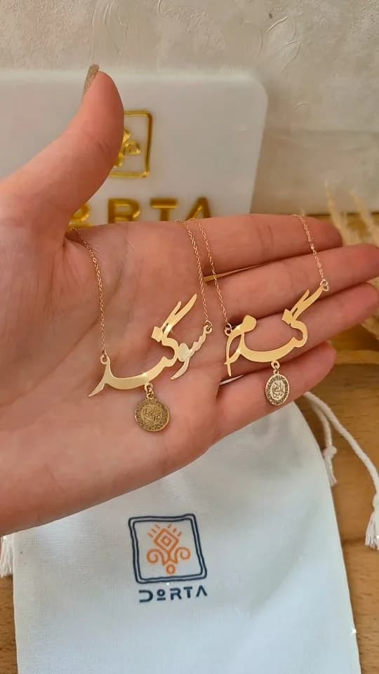 گردنبند اسم با حکاکی تاریخ تولد، رنگ طلایی، جنس فلز، گردنبند نام
