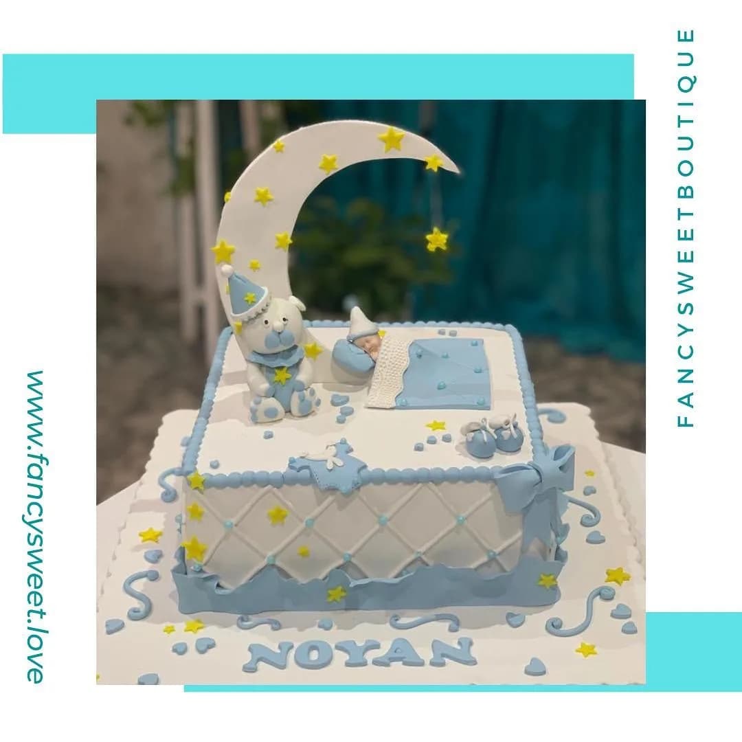 کیک تولد پسرانه، رنگ سفید، آبی و زرد، مربع، تزیینی
