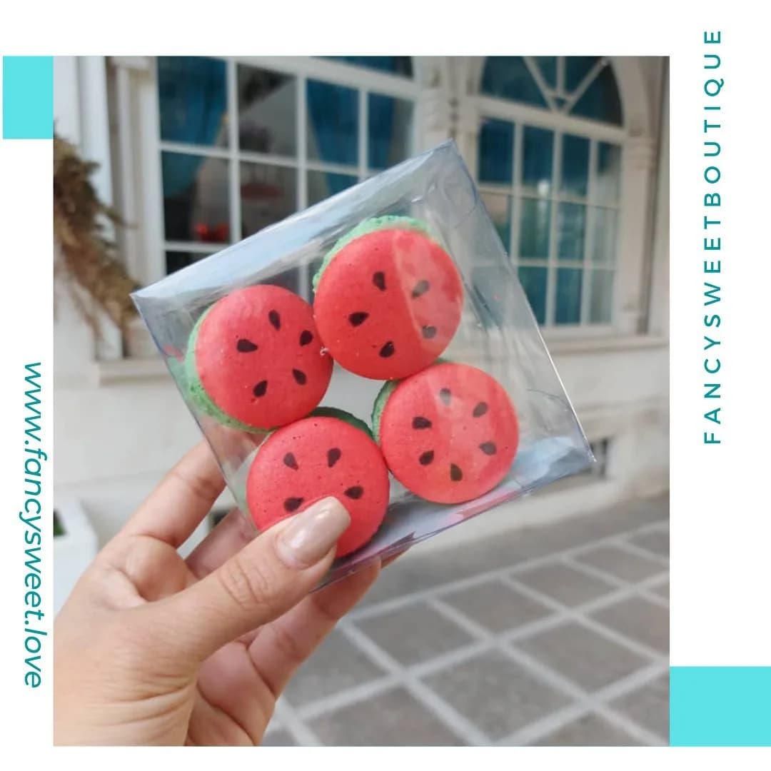 ماکارون، رنگ قرمز و سبز، گرد