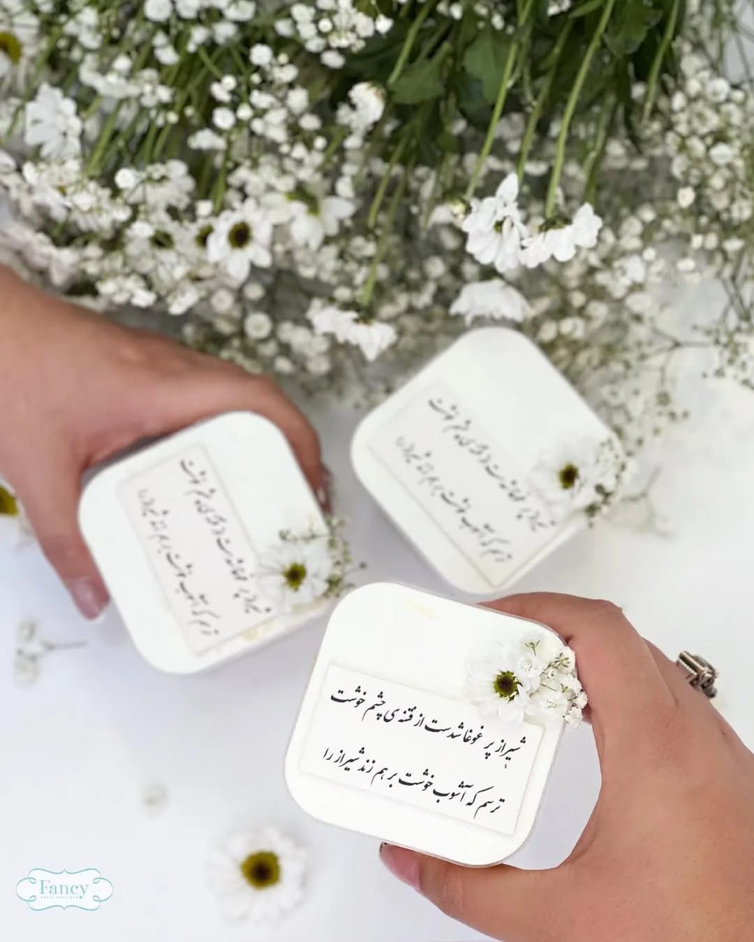 دسر شهرآشوب بیدمشک و پسته، رنگ سفید، مربع، کوچک